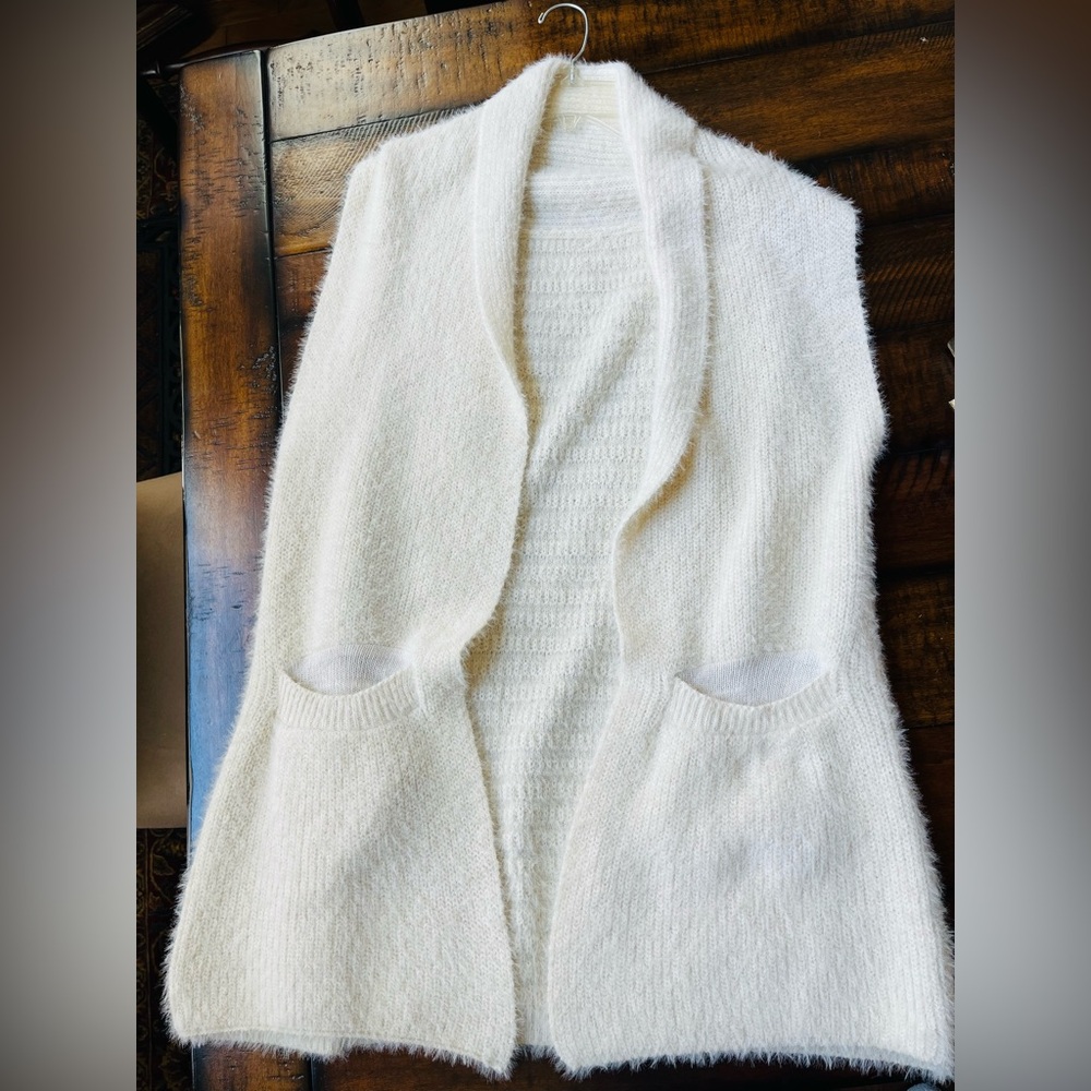 Francesca’s White Knit Vest, One size